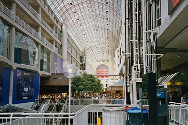 Toronto Eaton Centre, 1999