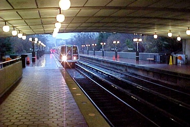 Train arriving at Arlington Cemetery station