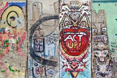 Panels of the Berlin Wall [02]