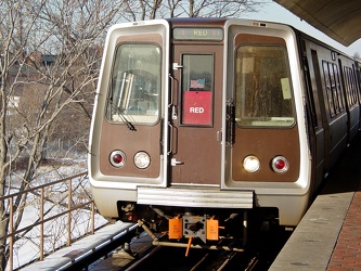 4000-Series train enters Rhode Island Avenue station