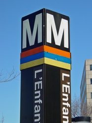 L'Enfant Plaza station entrance pylon, February 2003