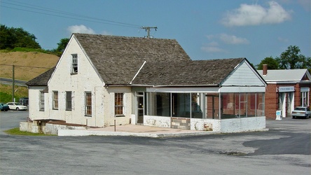 Skyline Parkway Motor Court gate lodge