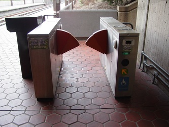 Faregate at Arlington Cemetery station