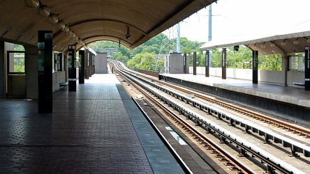 Eisenhower Avenue station, facing outbound