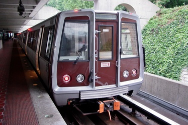 WMATA railcar 2073 at Huntington station