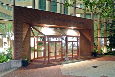 Entrance to Omni Charlottesville Hotel [03]