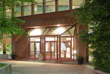 Entrance to Omni Charlottesville Hotel [02]