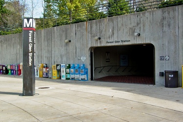 Entrance to Forest Glen station