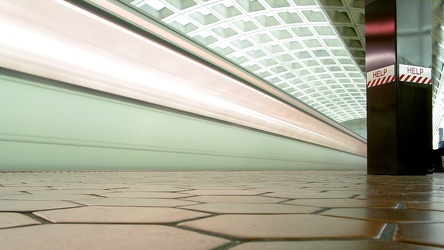 Pentagon City station, January 2005 [03]