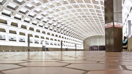 Pentagon City station, January 2005 [02]