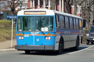 UTS bus 1237 crossing University Avenue