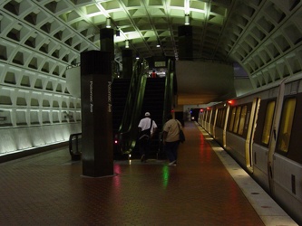 Potomac Avenue station [01]