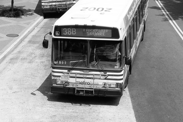 Metrobus 2002 at Rosslyn station