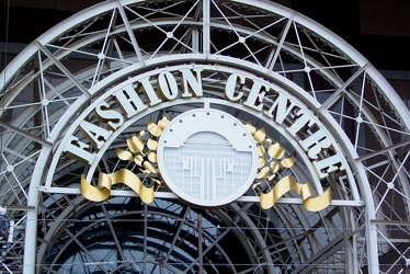 Signage over entrance to Pentagon City Mall [01]