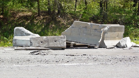 Jersey barriers on turnpike stub [02]