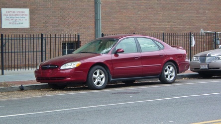 Ford Taurus on 9th Street NW