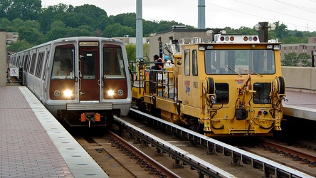 Single tracking at Eisenhower Avenue [02]