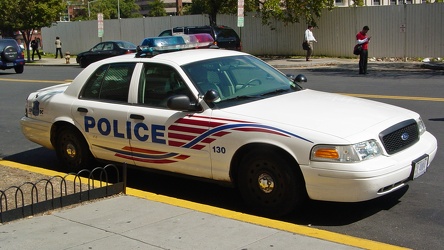 Metropolitan Police car on 23rd Street NW