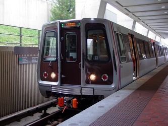 6000-Series train at Branch Avenue