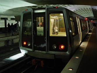 WMATA railcar 3208 at L'Enfant Plaza station [02]