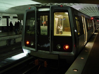 WMATA railcar 3208 at L'Enfant Plaza station [01]