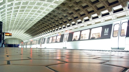 Pentagon City station, November 2006 [05]