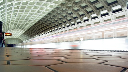 Pentagon City station, November 2006 [06]