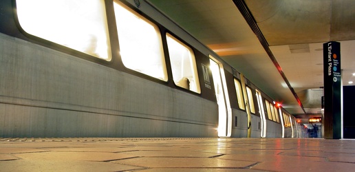 Train at L'Enfant Plaza lower level [01]