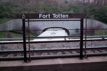 Fort Totten station name sign