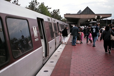 Train at Vienna/Fairfax-GMU station