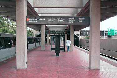 Platform at Vienna/Fairfax-GMU station [01]