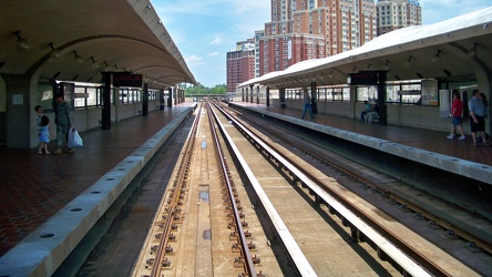 Eisenhower Avenue station [02]