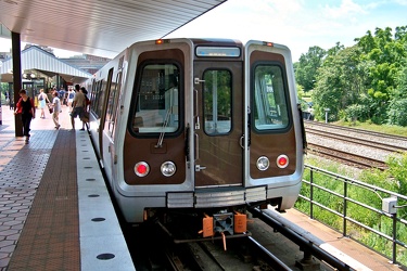 Outbound Blue Line train at King Street