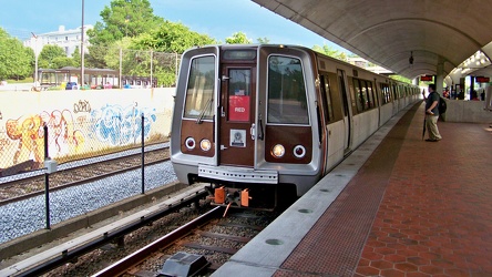 Red Line train arriving at Brookland-CUA [02]