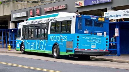 Metrobus 2550 at Rosslyn