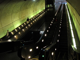 Escalators at Rosslyn station [01]