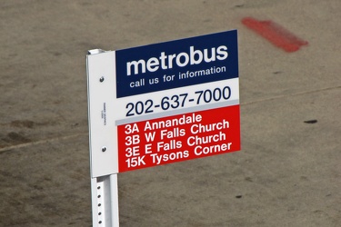 Metrobus stop flag at Rosslyn