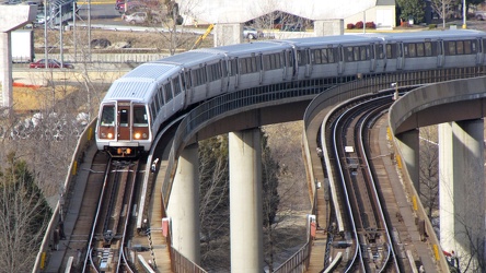 Yellow Line train in approach to Huntington station