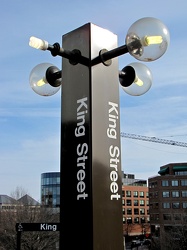 Platform pylon at King Street station