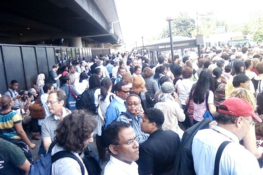 Crowds at Rhode Island Avenue station following June 22, 2009 Metro collision [01]