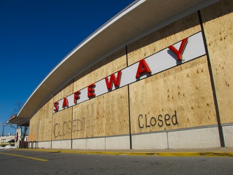 Abandoned Safeway store [11]