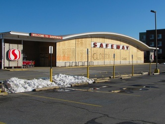 Abandoned Safeway store [03]