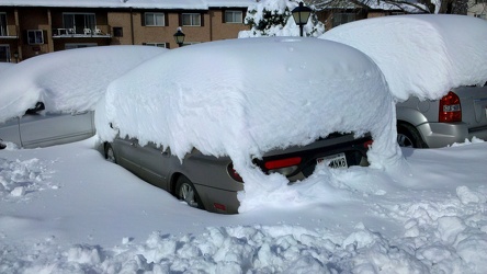 Car buried under snow [03]