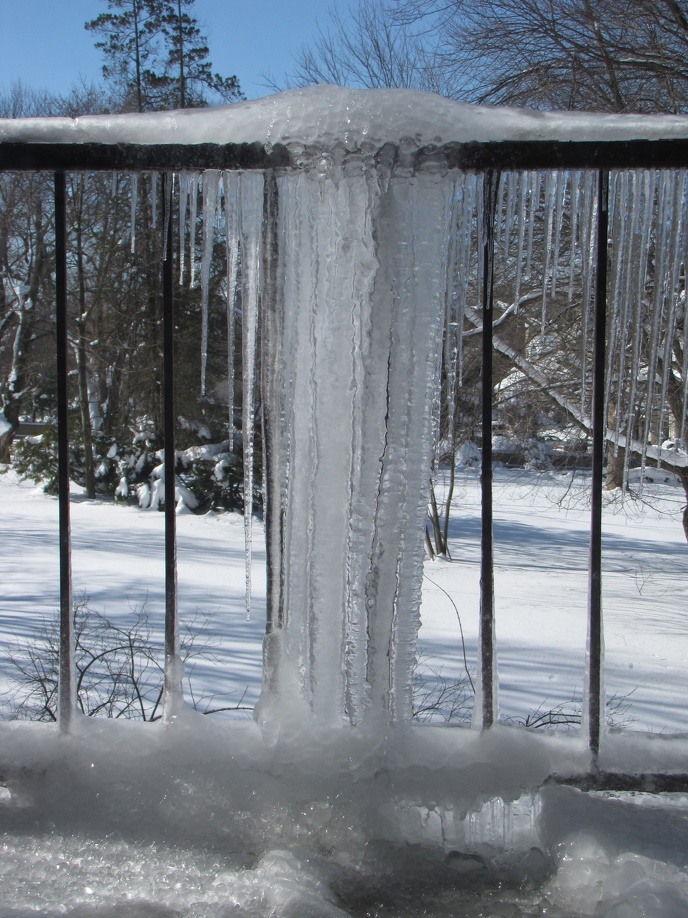 ice-on-balcony-railing-02_10229276755_o.jpg