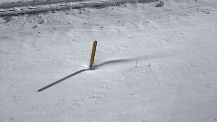 Chain marker in the snow