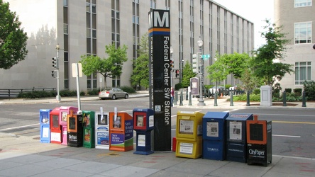 Federal Center SW station entrance pylon [02]