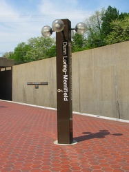 Platform pylon at Dunn Loring station [01]