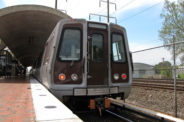 6000-Series railcar at Deanwood