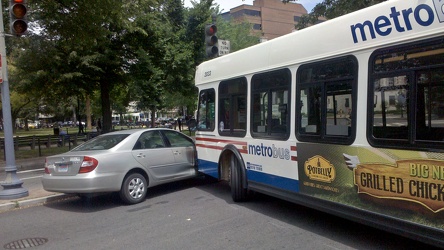 Metrobus accident in Dupont Circle [02]