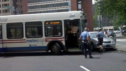 Metrobus accident in Dupont Circle [01]